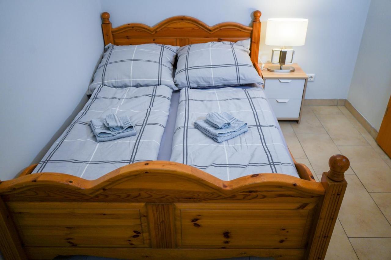 Ferienwohnung In Kaiserslautern-Hohenecken Bagian luar foto